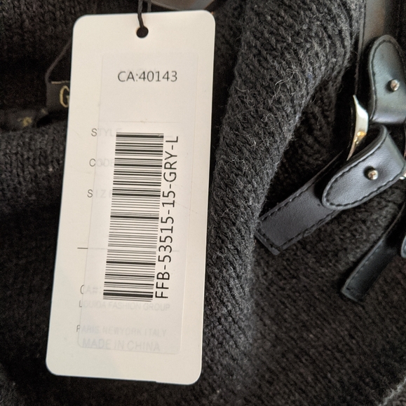 Lavena Large poncho - Picture 3 of 4